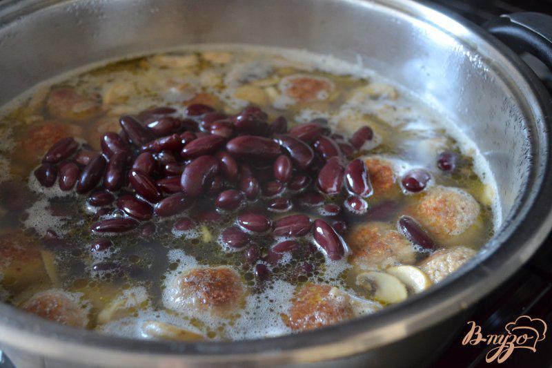Фото приготовление рецепта: Суп с мясными шариками  и булгуром шаг №4