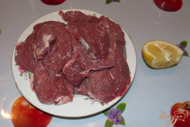 Фото приготовление рецепта: Вкусная говядина в сметанном соусе шаг №1