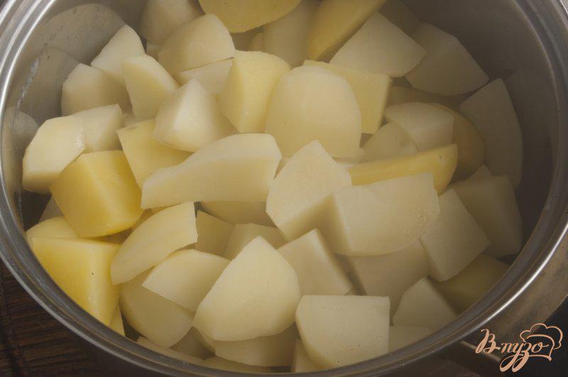 Фото приготовление рецепта: Картофельное пюре с базиликом шаг №4
