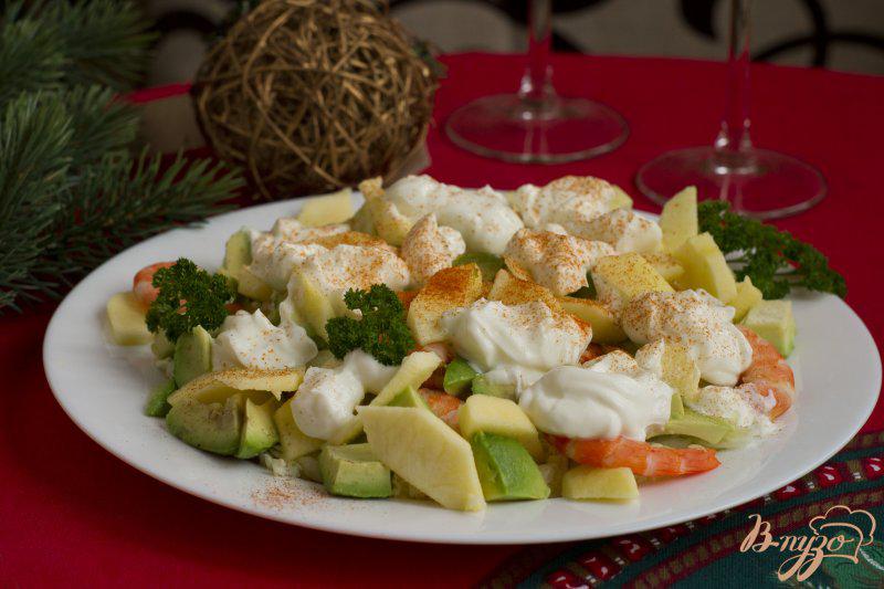 Фото приготовление рецепта: Салат с креветками и авокадо шаг №8