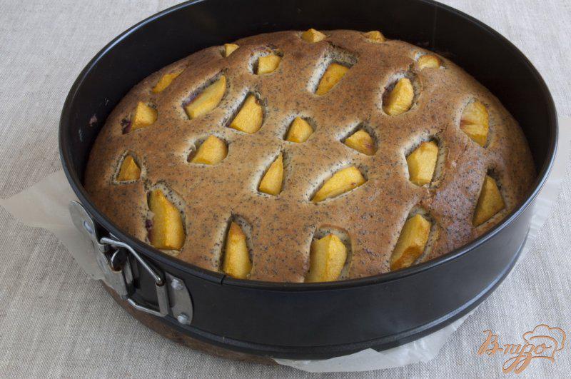Фото приготовление рецепта: Пирог с маком и персиками шаг №14