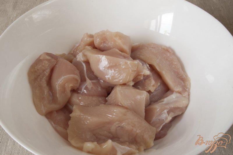 Фото приготовление рецепта: Шашлычки из куриного филе и чернослива шаг №2