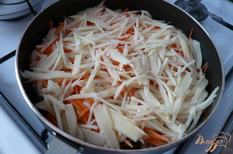 Фото приготовление рецепта: Рисовая каша с овощами и куриным мясом шаг №7
