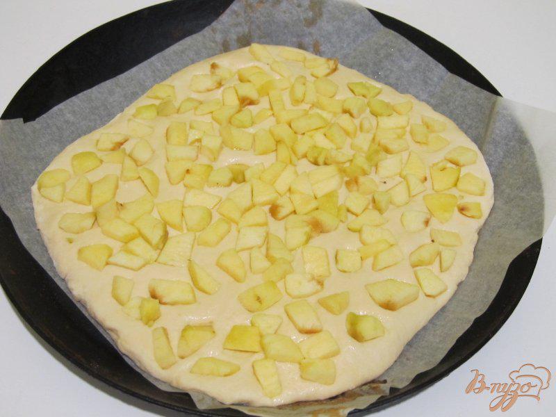 Фото приготовление рецепта: Фокачча с яблоками шаг №6