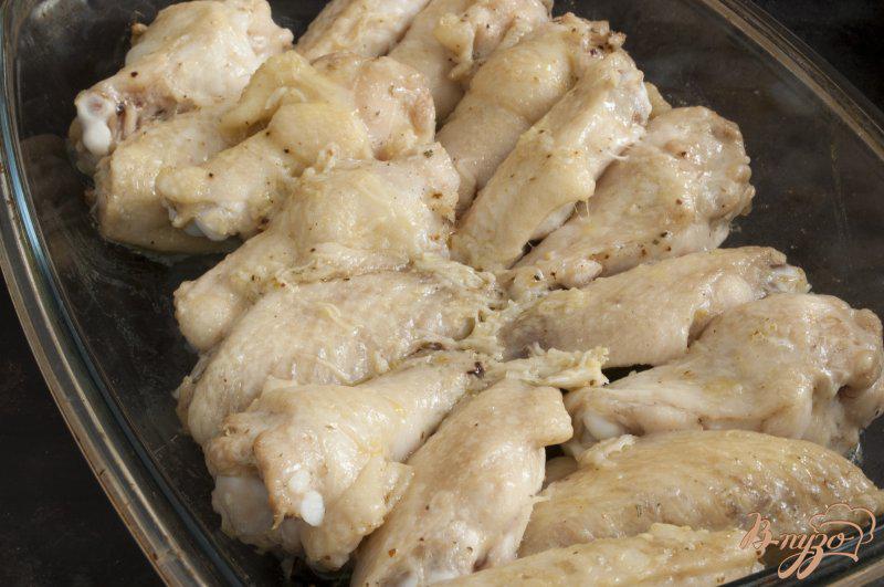 Фото приготовление рецепта: Куриные крылышки «Баффало» шаг №8