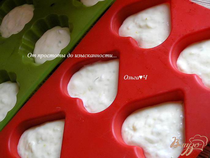 Фото приготовление рецепта: Рисовые мини-пудинги с цедрой лимона и лайма шаг №4