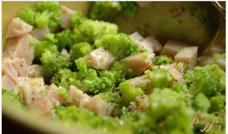 Фото приготовление рецепта: Салат с брокколи и ветчиной шаг №5