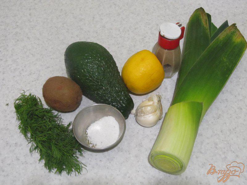 Фото приготовление рецепта: Закуска из авокадо и киви шаг №1