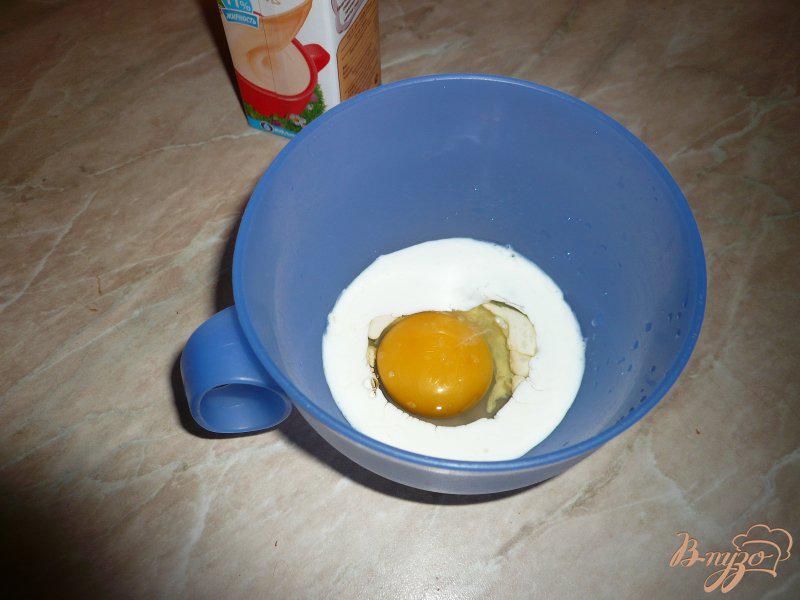 Фото приготовление рецепта: Лодочка на завтрак шаг №4