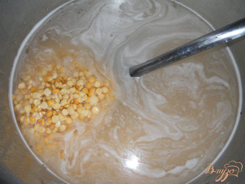 Фото приготовление рецепта: Гороховый суп на свиных ребрышках шаг №3