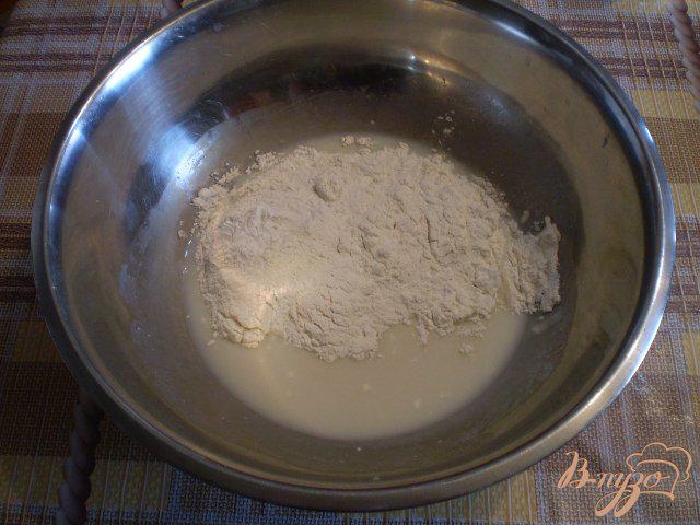 Фото приготовление рецепта: Кефирные булочки шаг №4