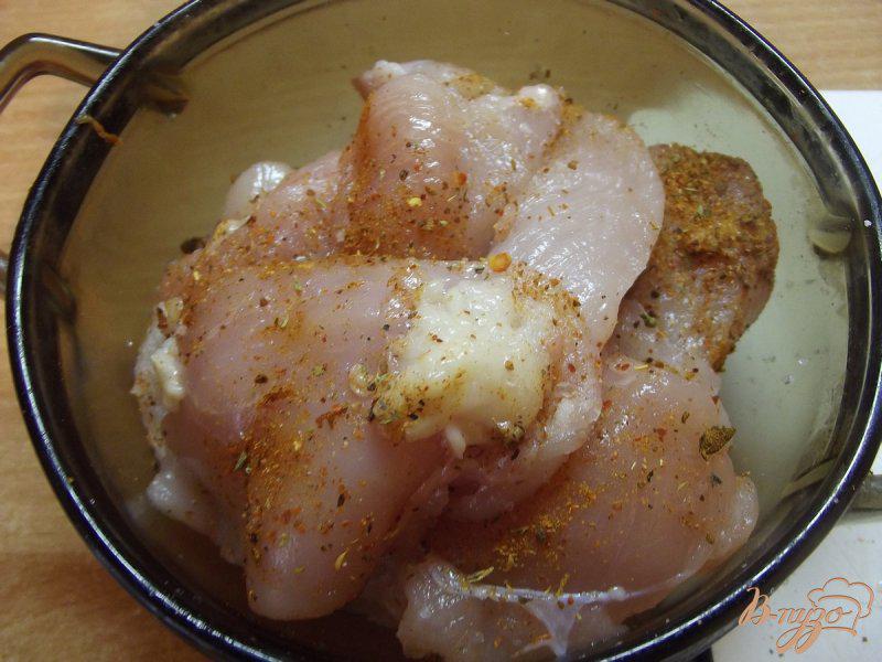 Фото приготовление рецепта: Битки из маринованного куриного филе шаг №1