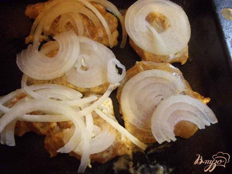 Фото приготовление рецепта: Битки из маринованного куриного филе шаг №4