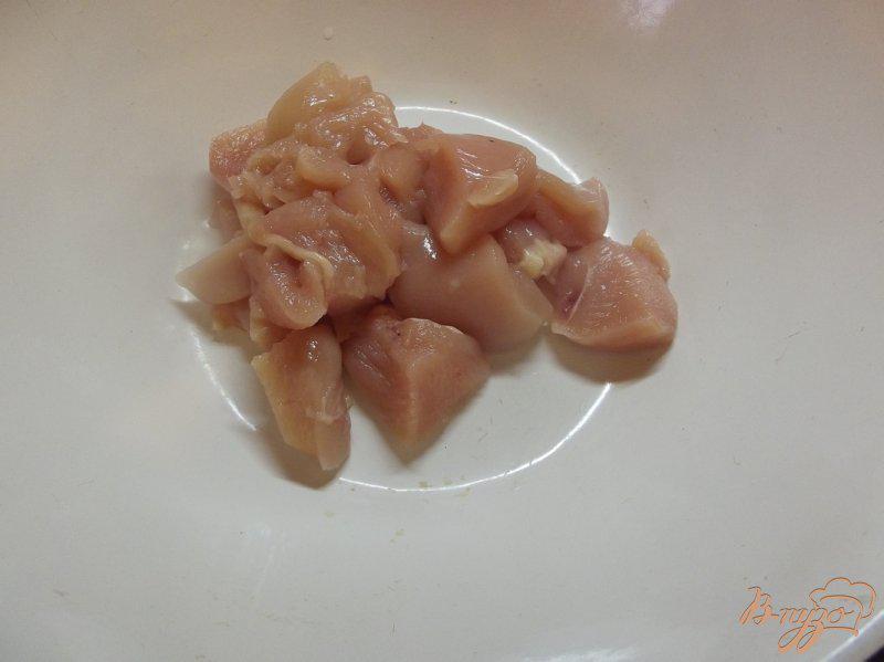Фото приготовление рецепта: Куриное филе в рукаве с яблоками шаг №2