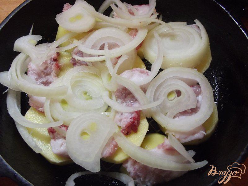 Фото приготовление рецепта: Картофель с беконом шаг №3