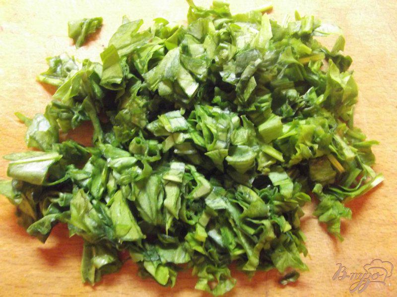 Фото приготовление рецепта: Салат с зеленым гороком шаг №3