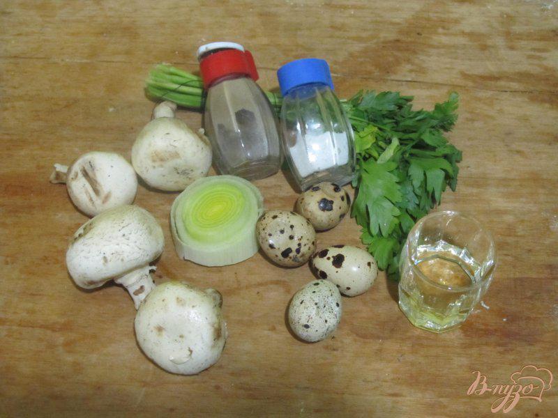 Фото приготовление рецепта: Запеченные шампиньоны под перепелинными яйцами шаг №1