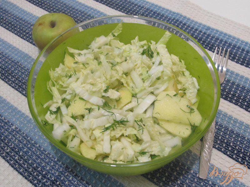 Фото приготовление рецепта: Салат из пекинской капусты и яблоком шаг №5
