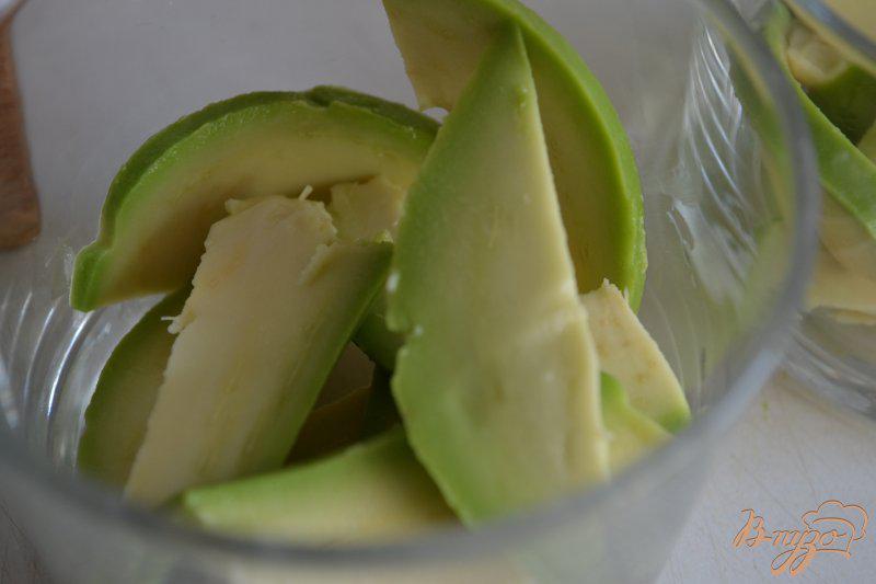 Фото приготовление рецепта: Салат с перловкой , апельсинами и авокадо шаг №4