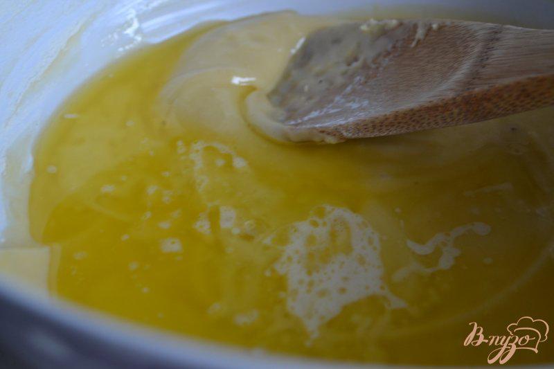 Фото приготовление рецепта: Творожные вафли с апельсинами и взбитыми сливками шаг №4
