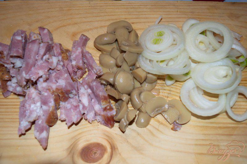 Фото приготовление рецепта: Паста с шашлычными колбасками и грибочками шаг №1