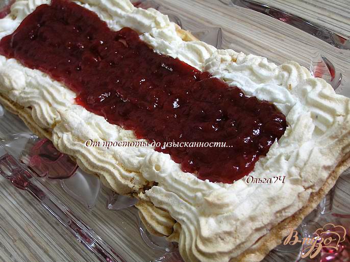 Фото приготовление рецепта: Лаймовый торт-безе с имбирем и малиновым джемом шаг №5
