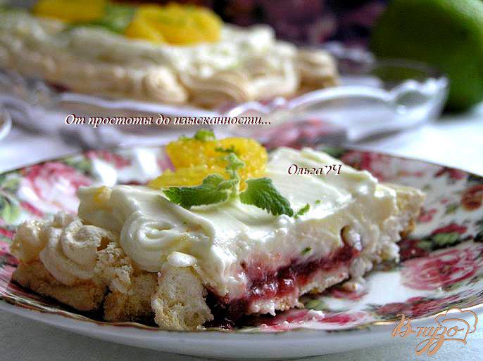 Фото приготовление рецепта: Лаймовый торт-безе с имбирем и малиновым джемом шаг №8