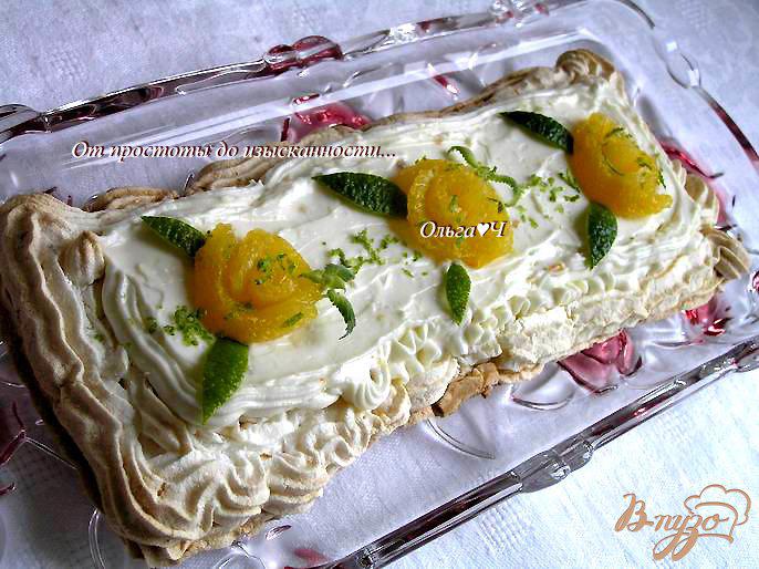 Фото приготовление рецепта: Лаймовый торт-безе с имбирем и малиновым джемом шаг №7