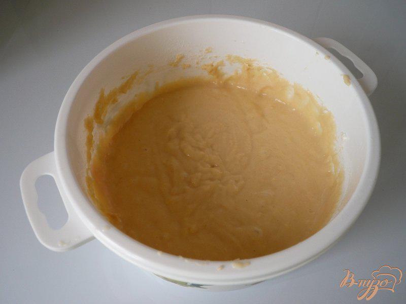 Фото приготовление рецепта: Пирог с сосисками шаг №3