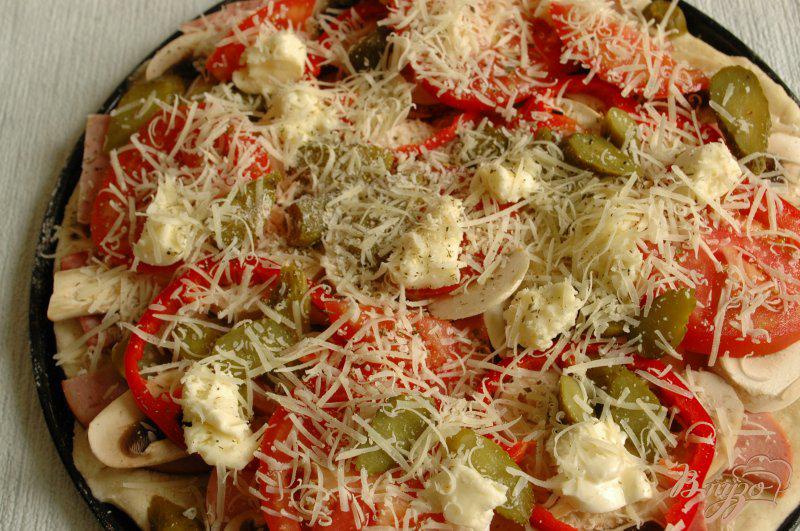 Фото приготовление рецепта: Пицца «Viva Italia» шаг №4