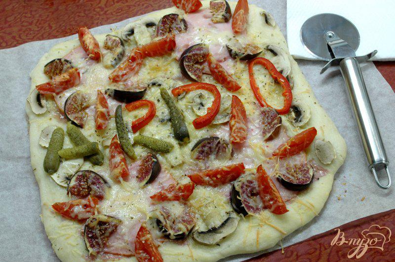 Фото приготовление рецепта: Пицца с инжиром шаг №5