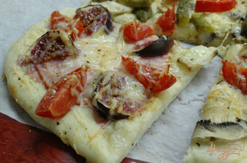 Фото приготовление рецепта: Пицца с инжиром шаг №6