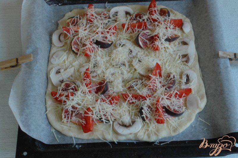 Фото приготовление рецепта: Пицца с инжиром шаг №3
