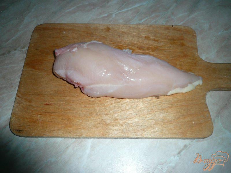 Фото приготовление рецепта: Куриная грудка в томатном соусе шаг №1