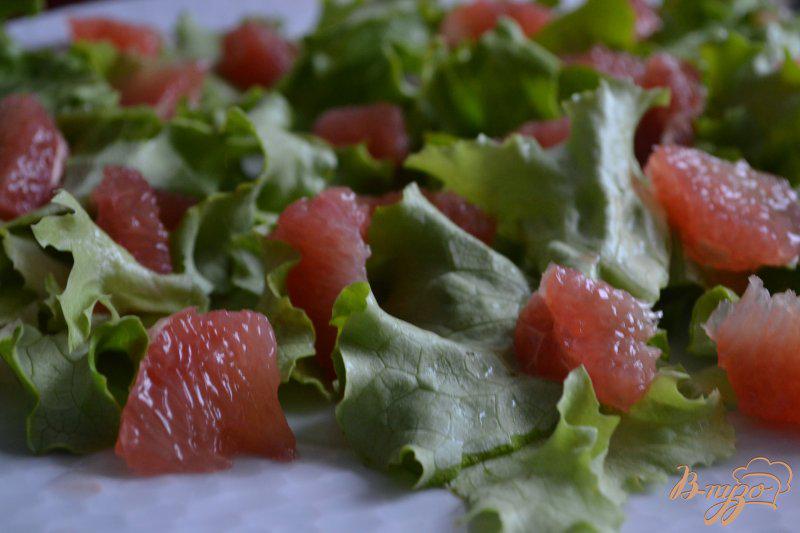 Фото приготовление рецепта: Салат со спаржей и кусочками грейпфрута шаг №5
