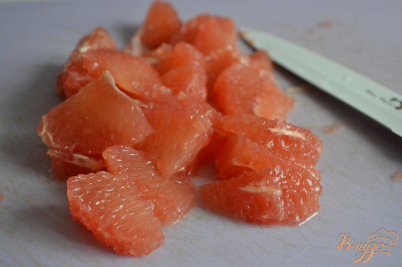 Фото приготовление рецепта: Салат со спаржей и кусочками грейпфрута шаг №4