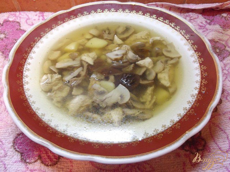 Фото приготовление рецепта: Суп с двумя видами грибов шаг №8