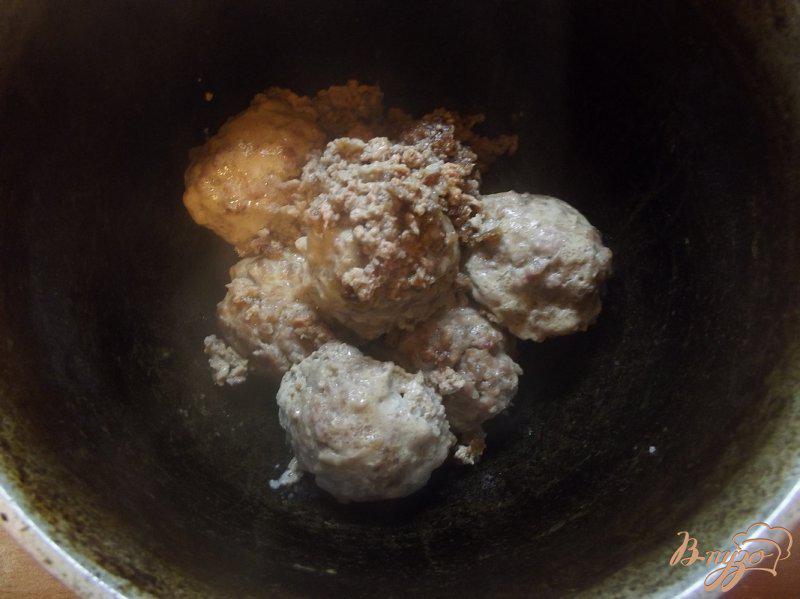 Фото приготовление рецепта: Котлеты тушеные в томатном соке шаг №6