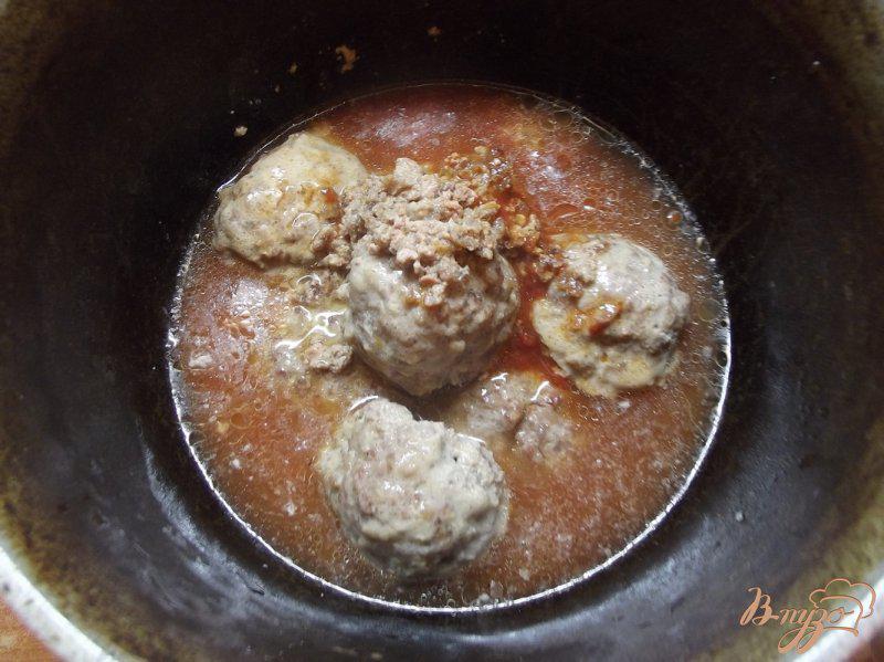 Фото приготовление рецепта: Котлеты тушеные в томатном соке шаг №8