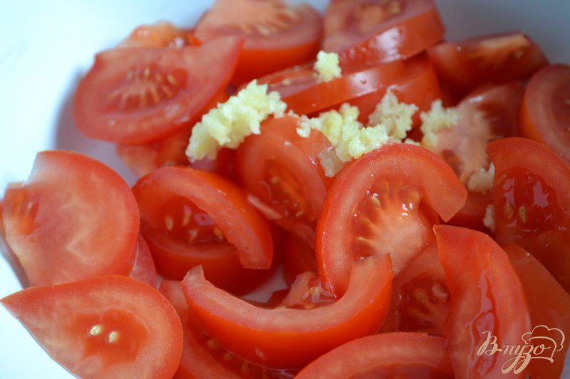 Фото приготовление рецепта: Помидорный салат с обжаренными цукини шаг №2