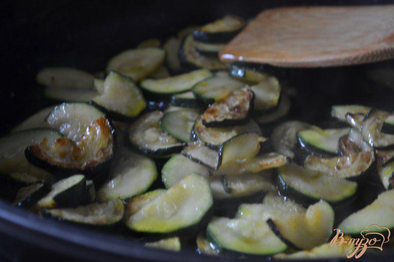 Фото приготовление рецепта: Помидорный салат с обжаренными цукини шаг №1