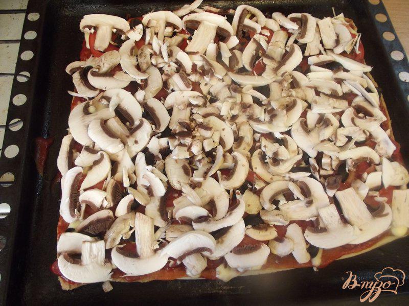Фото приготовление рецепта: Пицца «Охотничья» шаг №7