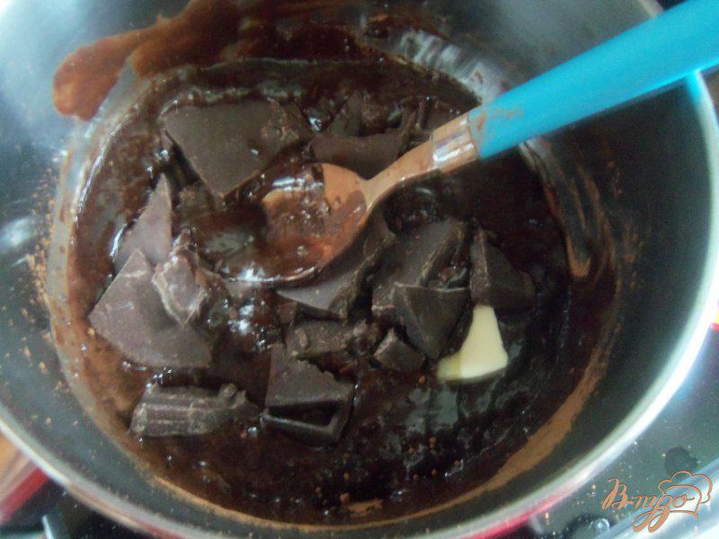 Фото приготовление рецепта: Шоколадный торт с заварным кремом шаг №7