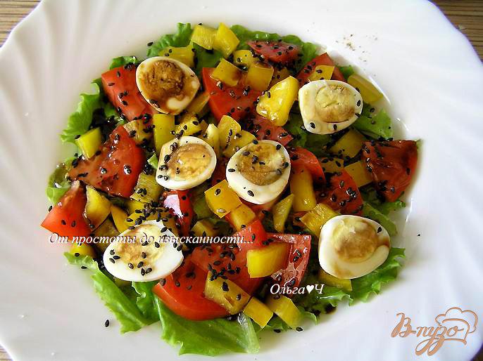 Фото приготовление рецепта: Овощной салат с перепелиными яйцами шаг №5