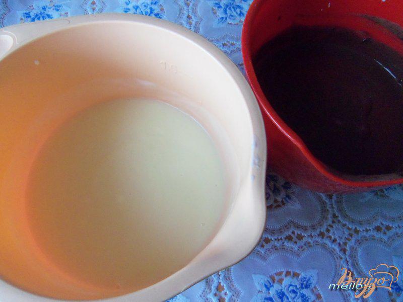 Фото приготовление рецепта: Йогуртовый десерт «Зебра» шаг №4