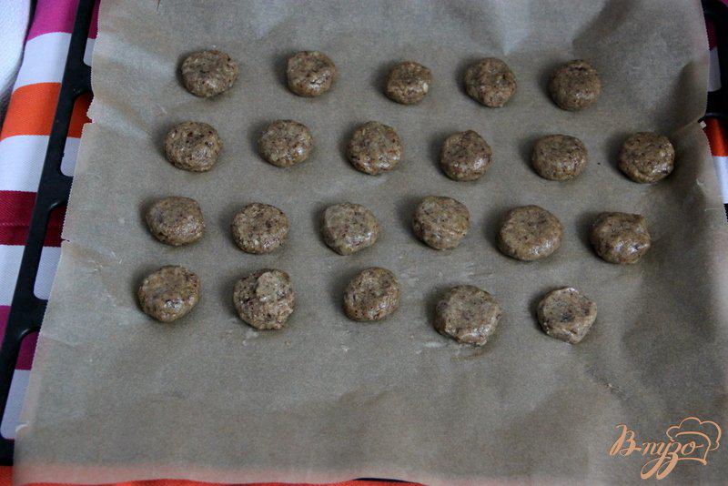 Фото приготовление рецепта: Орехово-ржаное печенье шаг №5