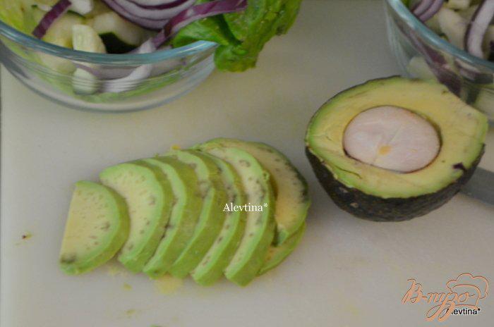 Фото приготовление рецепта: Авокадо с креветками и зеленью шаг №1