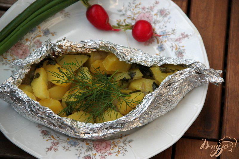 Фото приготовление рецепта: Картофель с салом и зеленью шаг №5