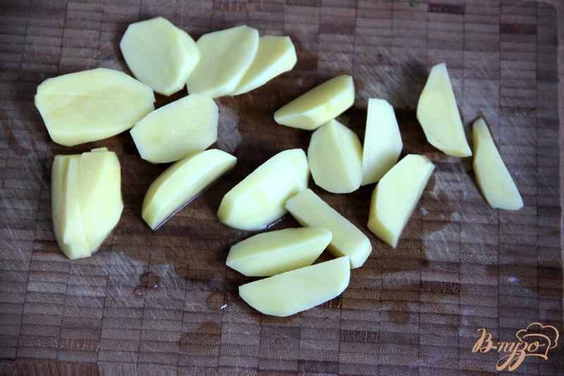 Фото приготовление рецепта: Картофель с салом и зеленью шаг №1