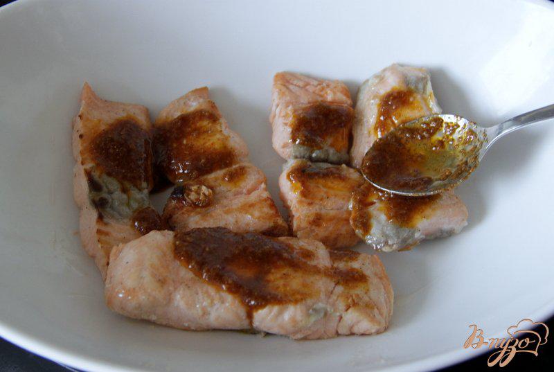 Фото приготовление рецепта: Рыба под соусом мохо/mojo шаг №4